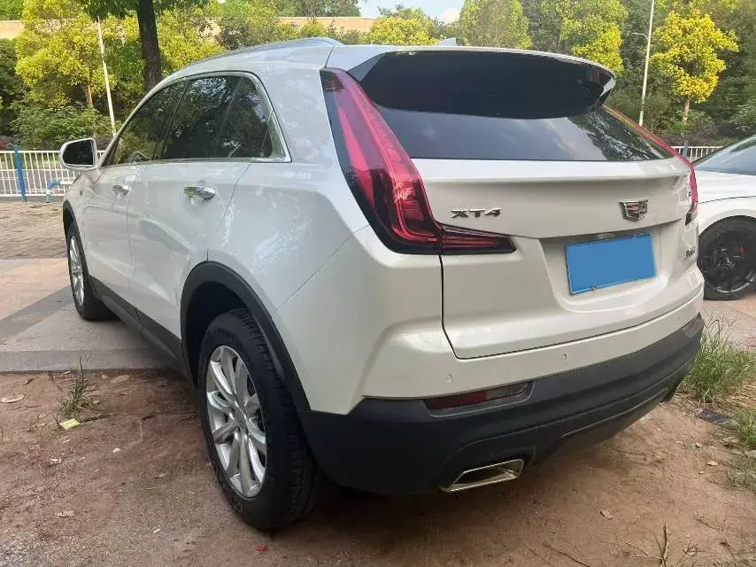 2021 CADILLAC XT4 thumbnail 4