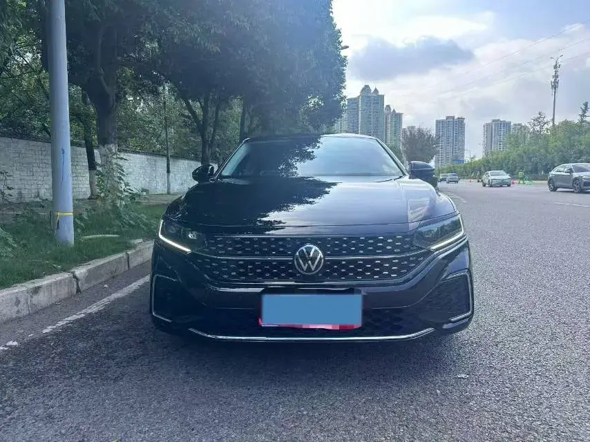 2023 VOLKSWAGEN PASSAT thumbnail 2