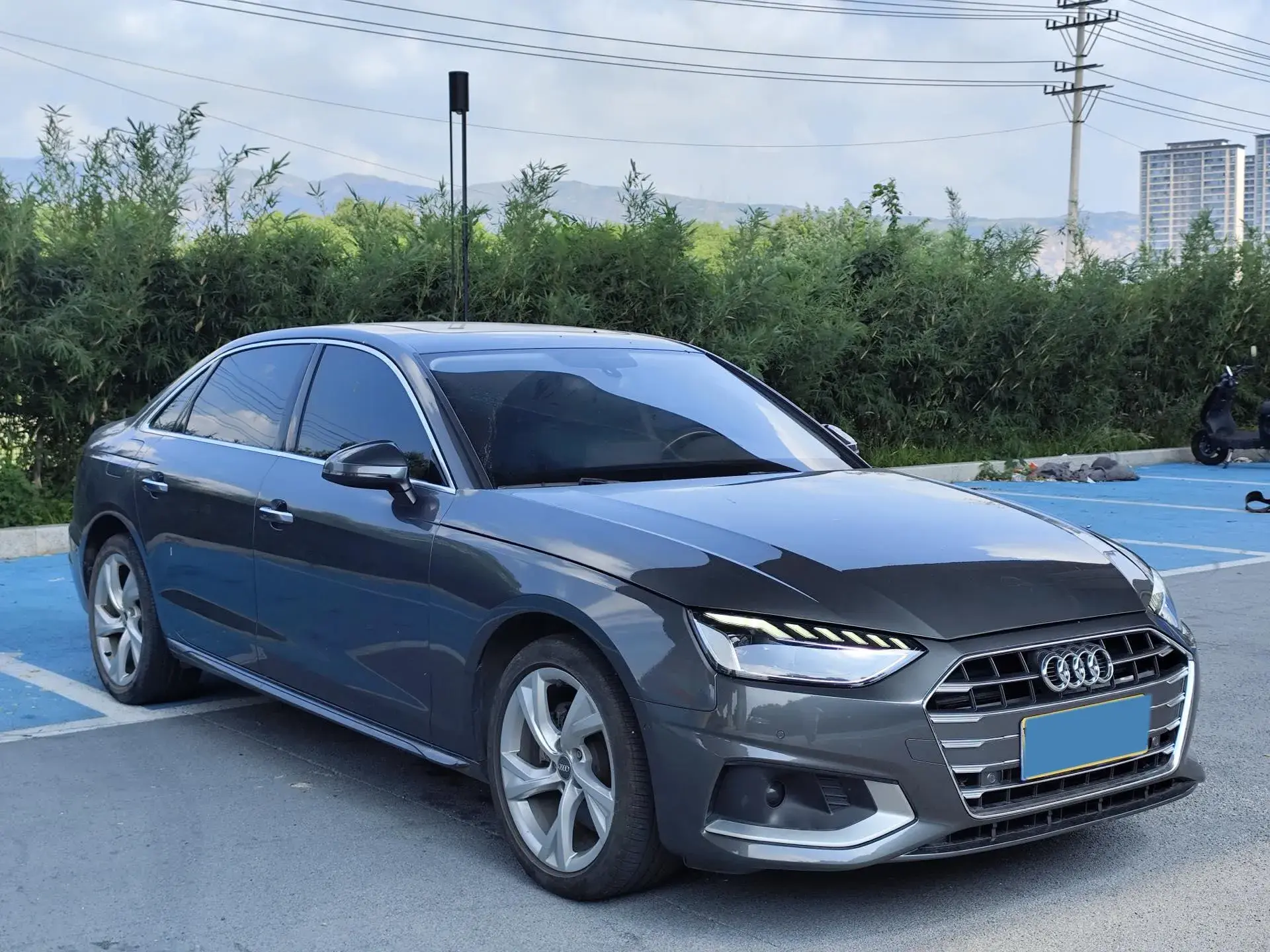 2020 AUDI A4L thumbnail 3