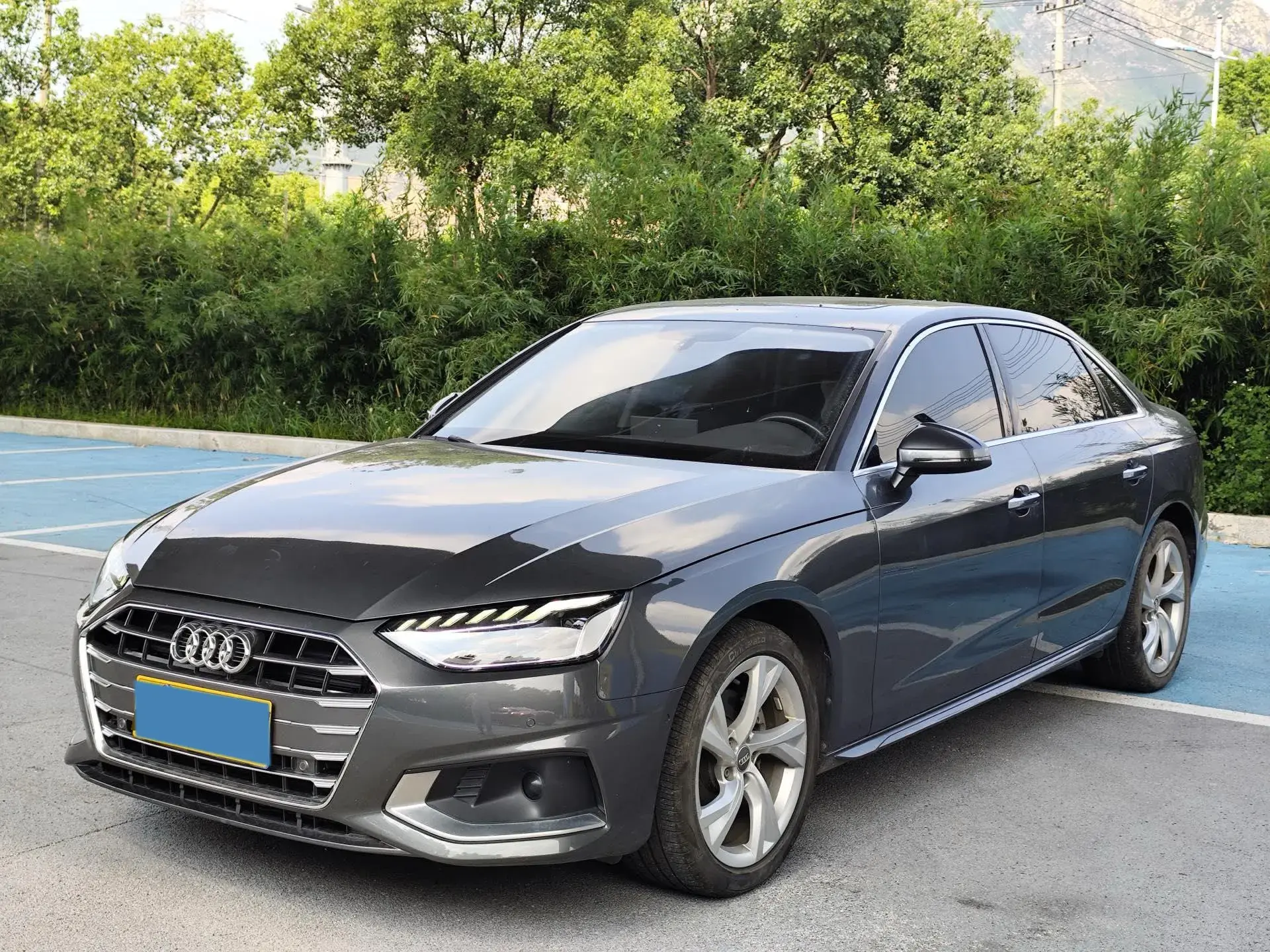 2020 AUDI A4L view 1