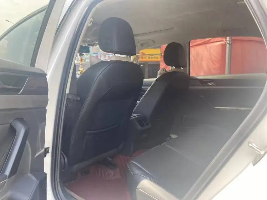 2018 VOLKSWAGEN LAVIDA thumbnail 3