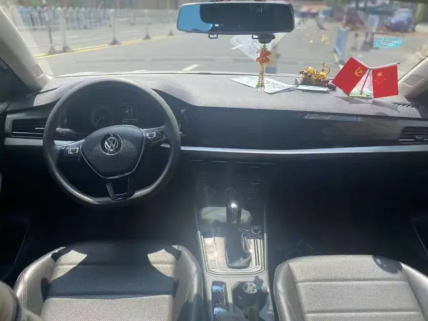 2018 VOLKSWAGEN LAVIDA thumbnail 4