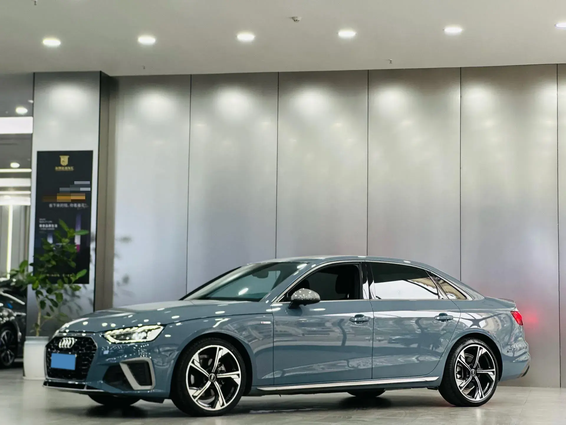 2022 AUDI A4L view 1