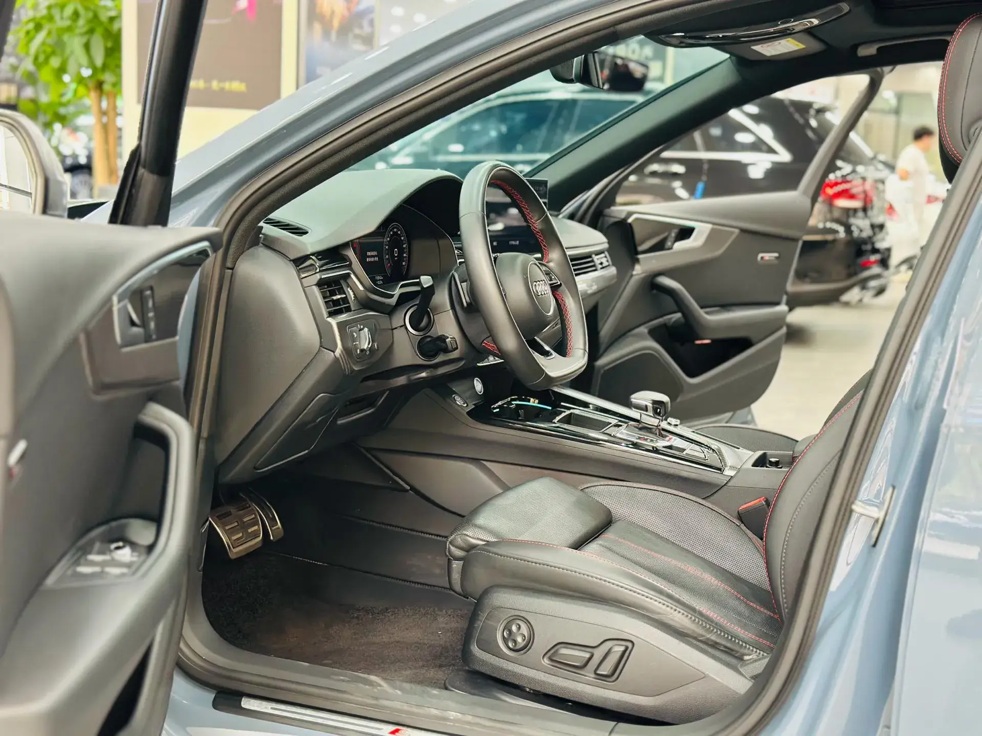 2022 AUDI A4L thumbnail 4