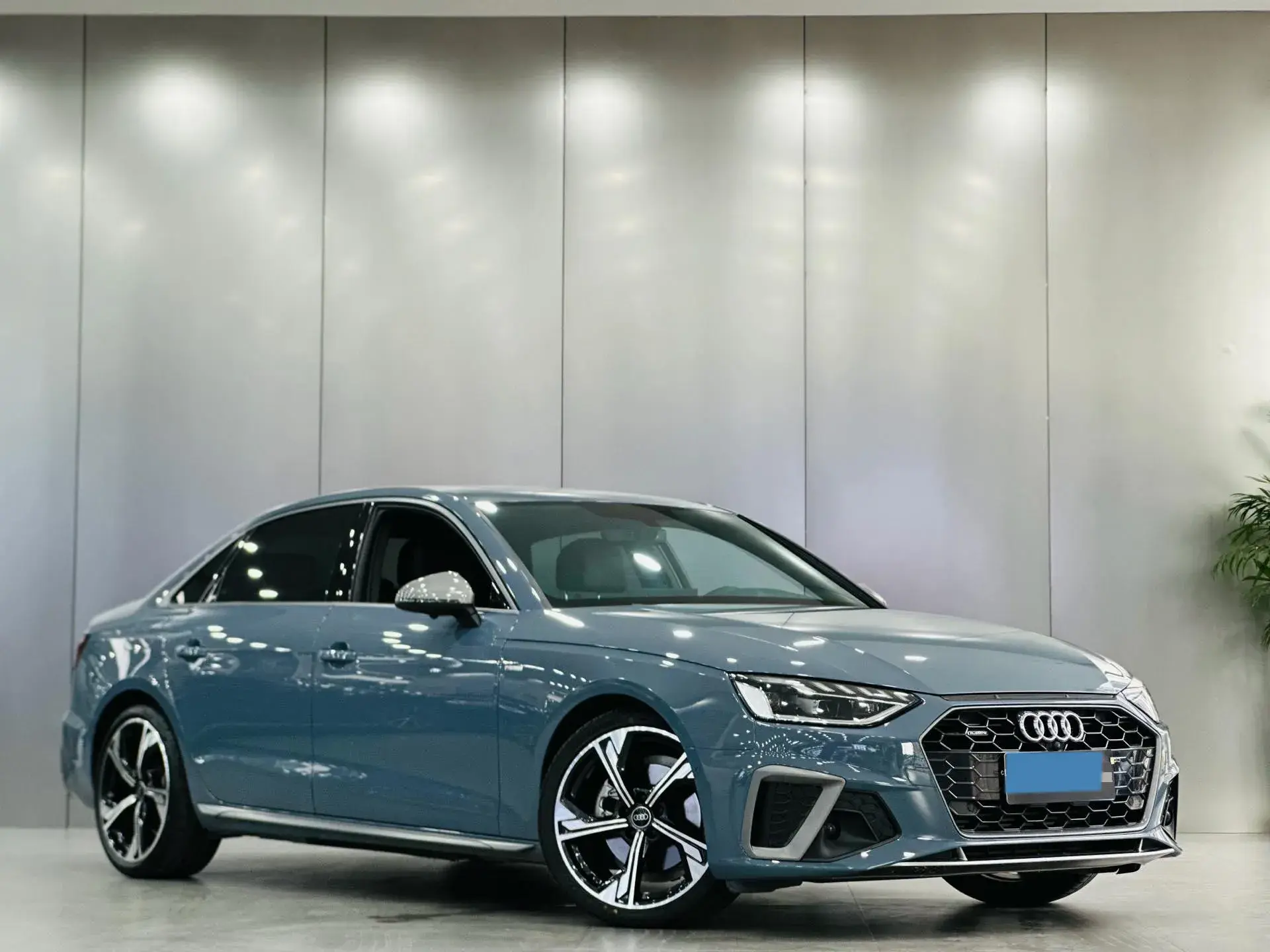 2022 AUDI A4L thumbnail 3