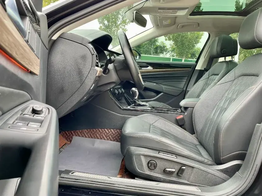 2019 VOLKSWAGEN PASSAT thumbnail 4