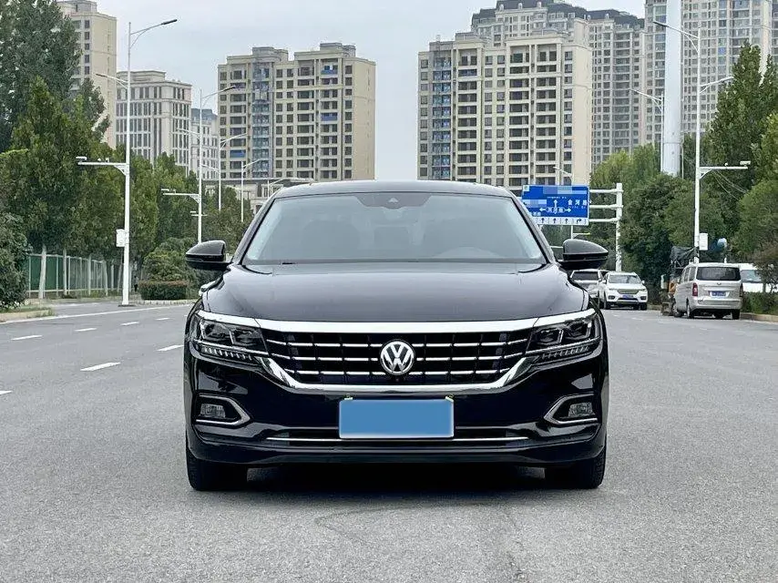 2019 VOLKSWAGEN PASSAT thumbnail 2