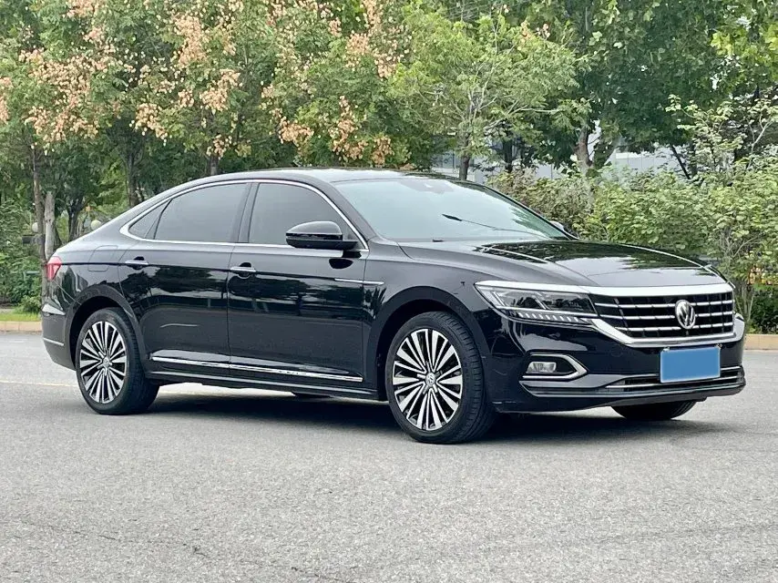 2019 VOLKSWAGEN PASSAT thumbnail 3