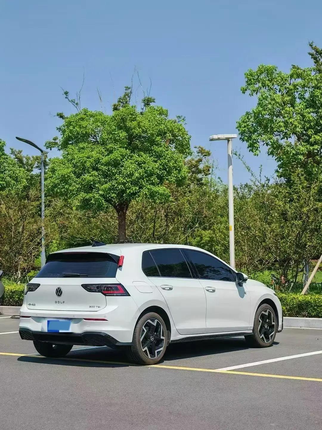 2025 VOLKSWAGEN GOLF thumbnail 3