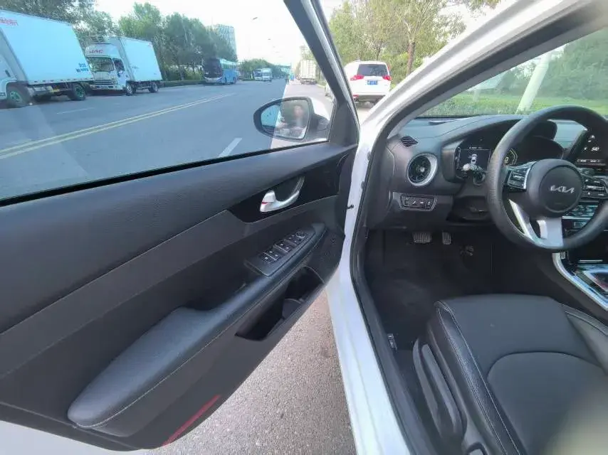 2021 KIA K3 thumbnail 4