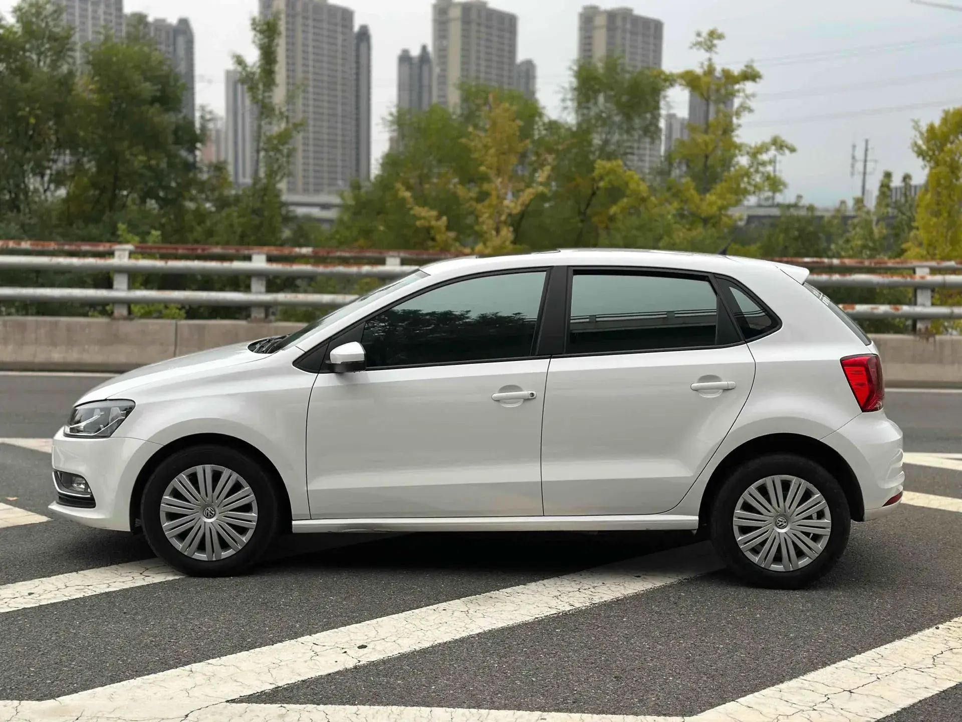2018 VOLKSWAGEN POLO thumbnail 3
