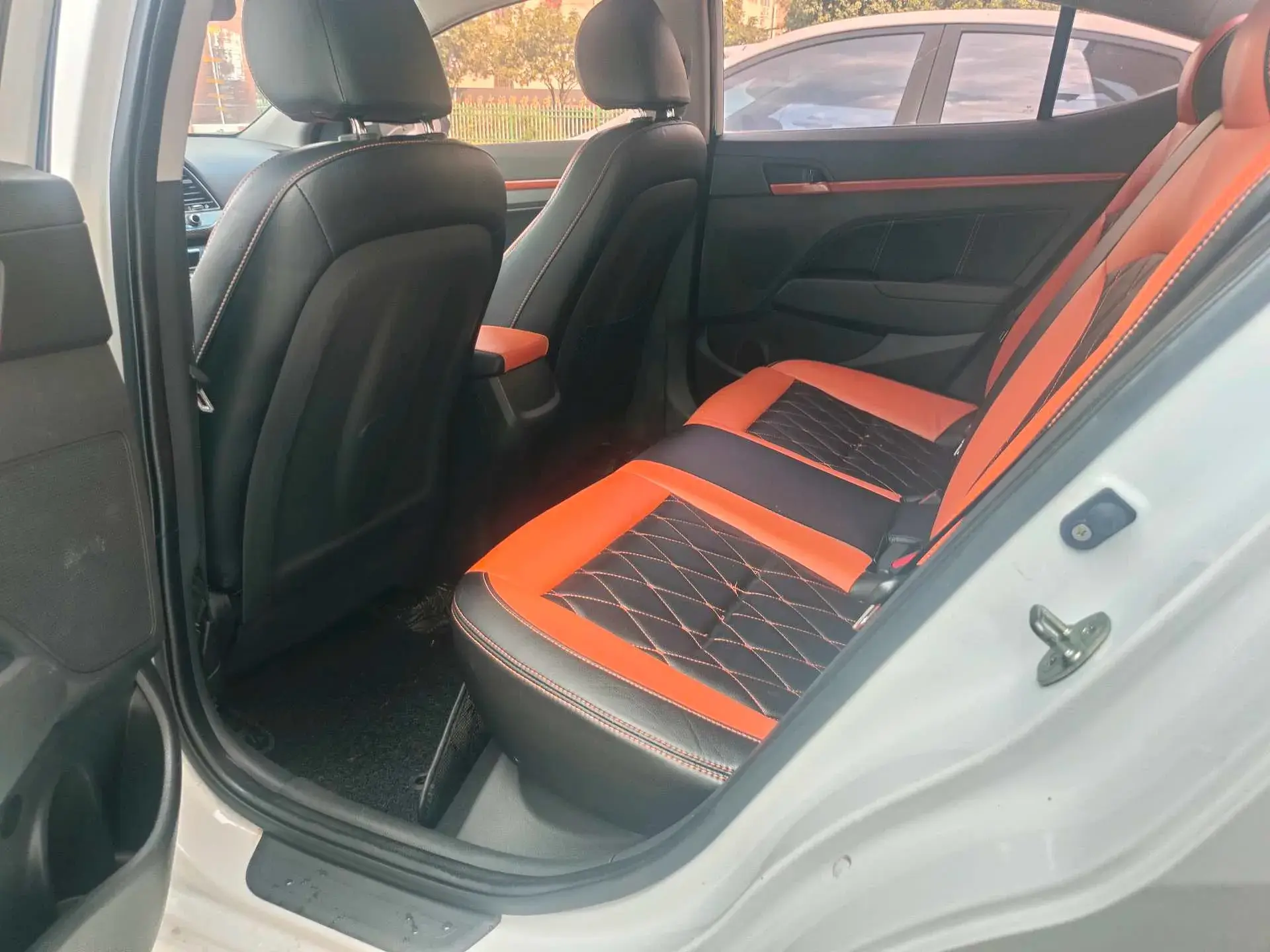 2016 HYUNDAI ELANTRA thumbnail 3