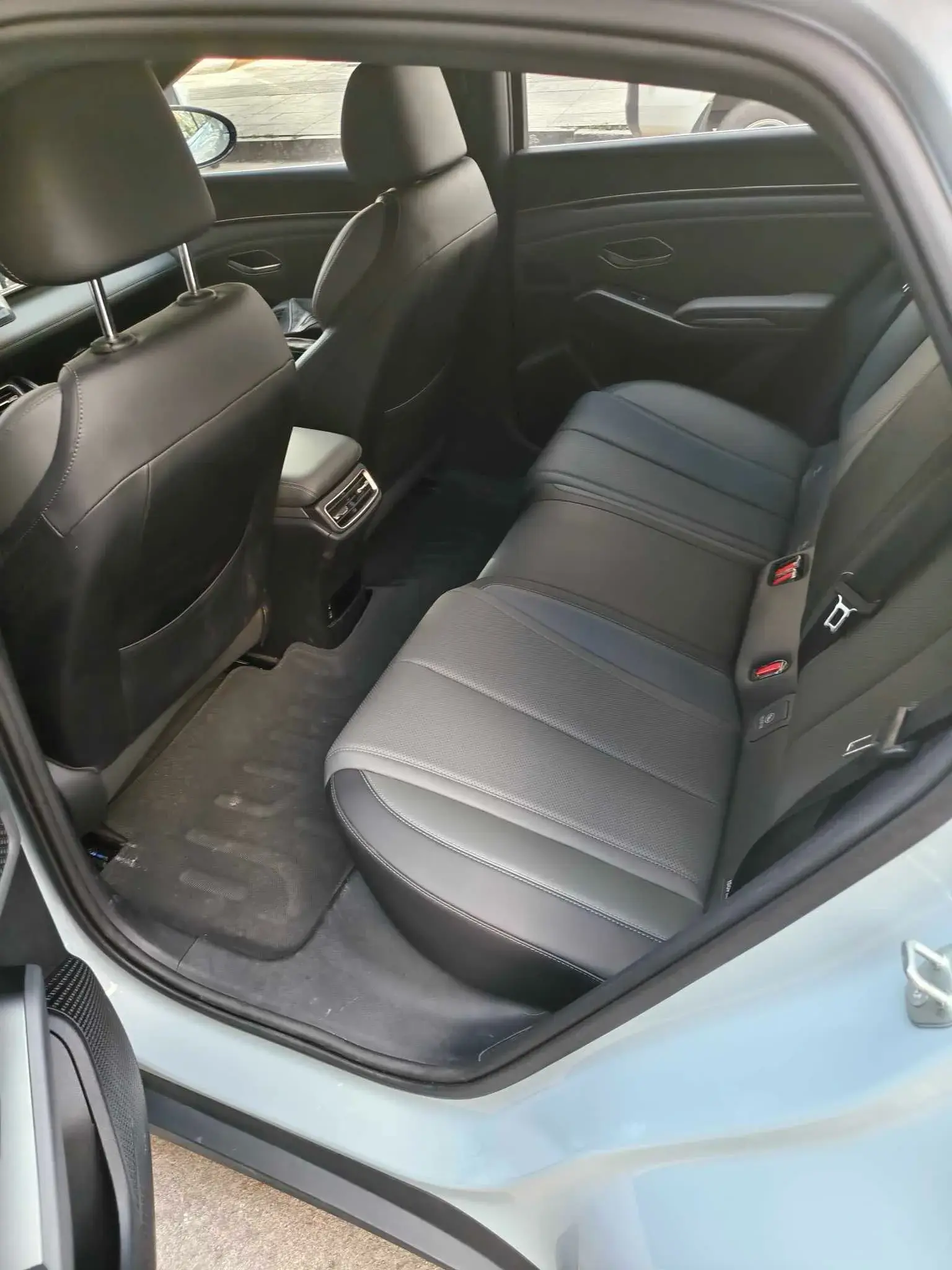 2025 BYD QINL thumbnail 3