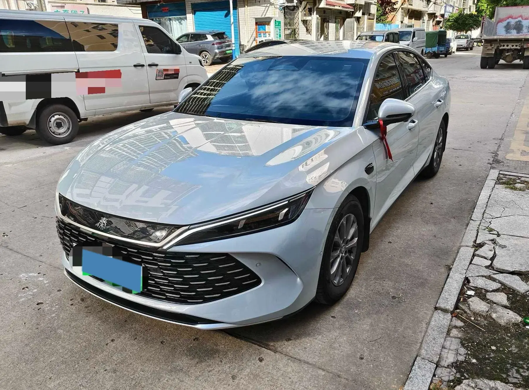 2025 BYD QINL view 1