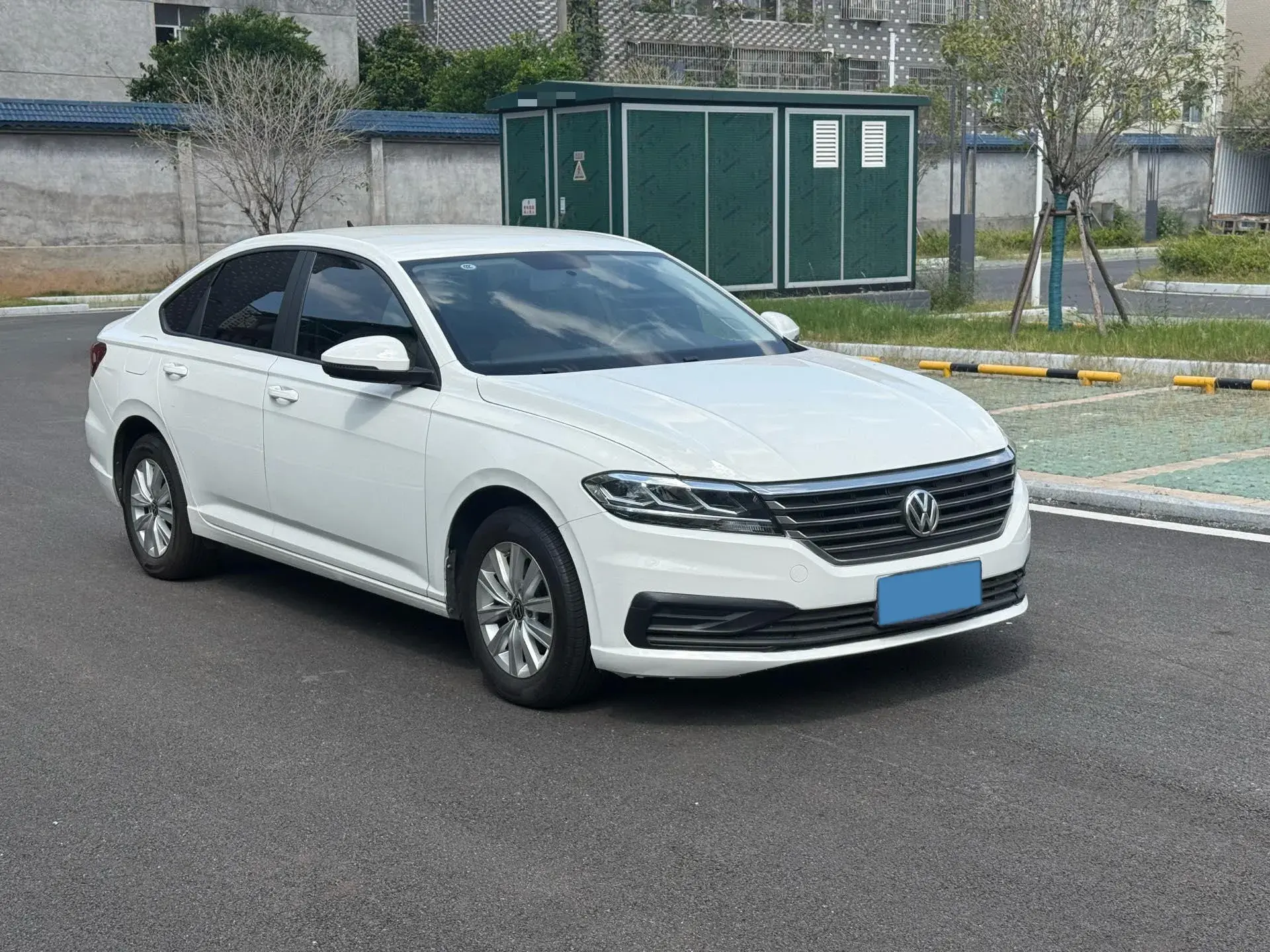 2021 VOLKSWAGEN LAVIDA thumbnail 3