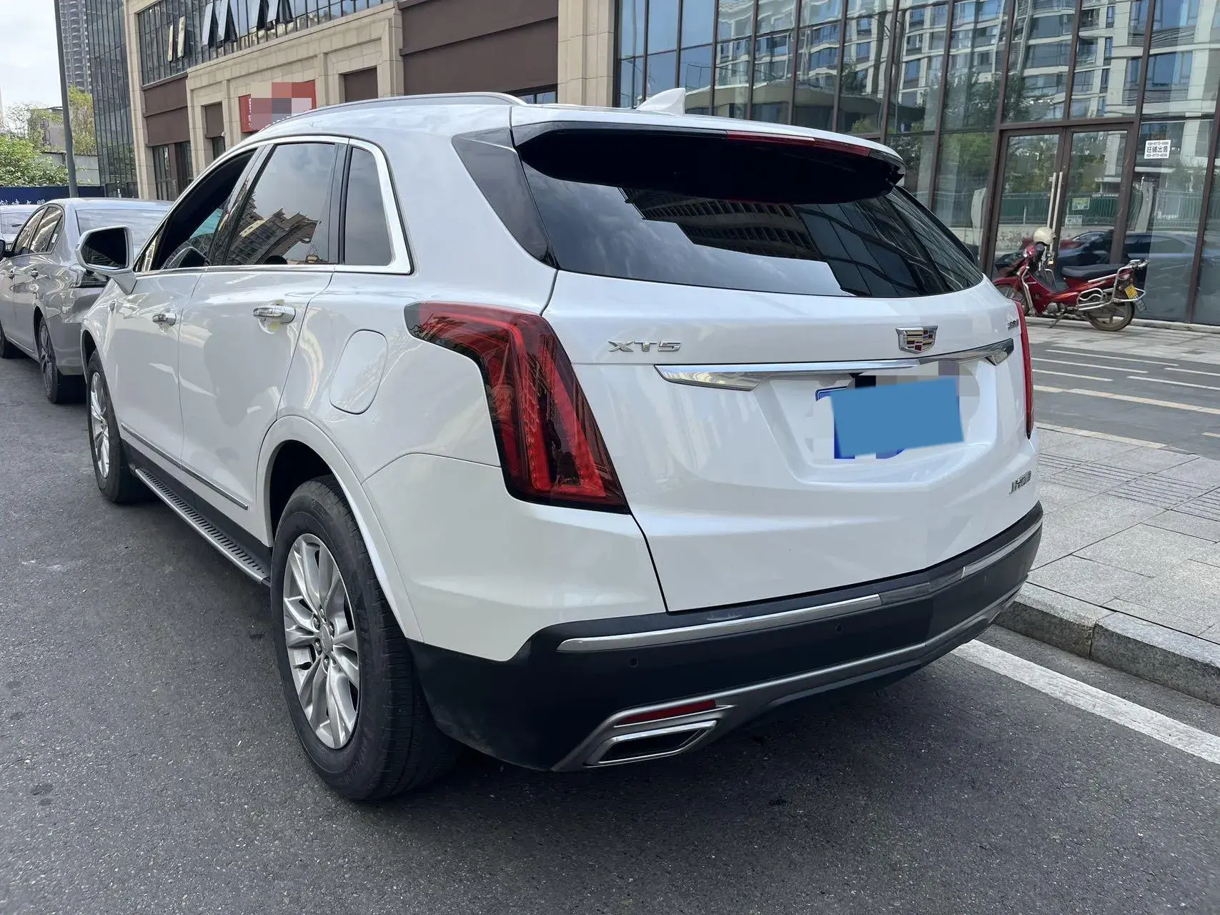 2022 CADILLAC XT5 thumbnail 4