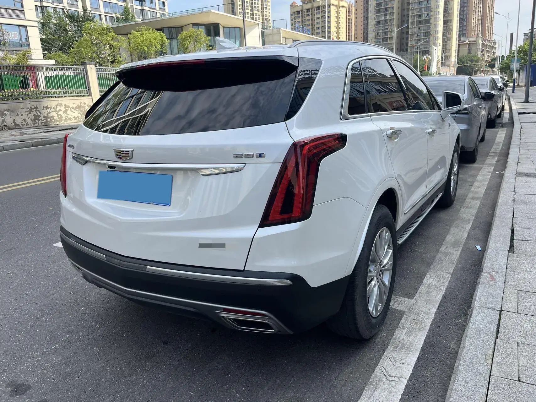 2022 CADILLAC XT5 thumbnail 3