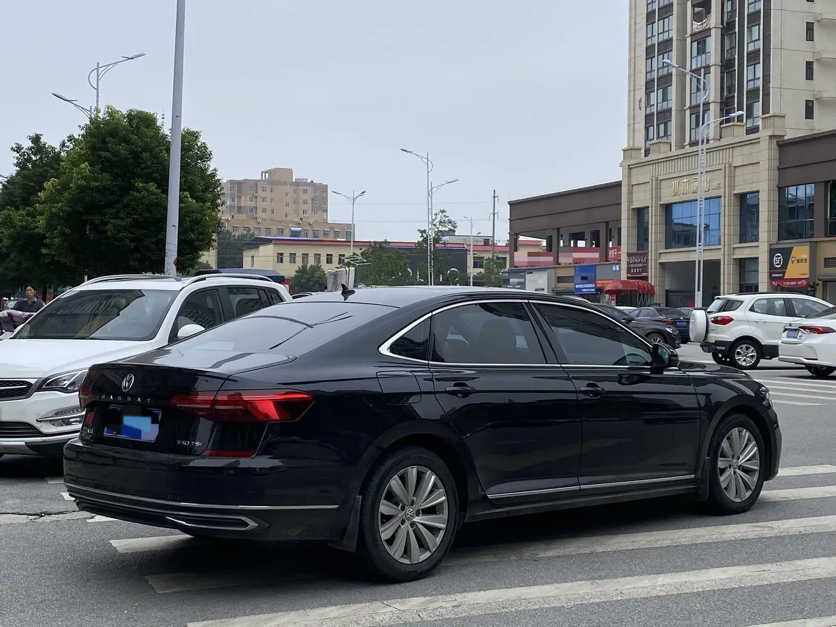 2019 VOLKSWAGEN PASSAT thumbnail 4