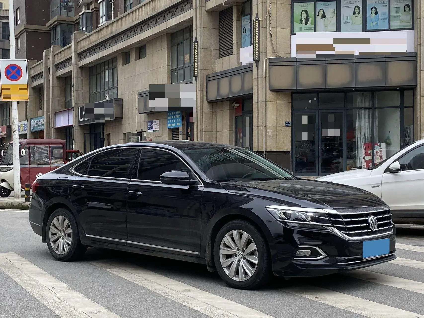 2019 VOLKSWAGEN PASSAT thumbnail 3