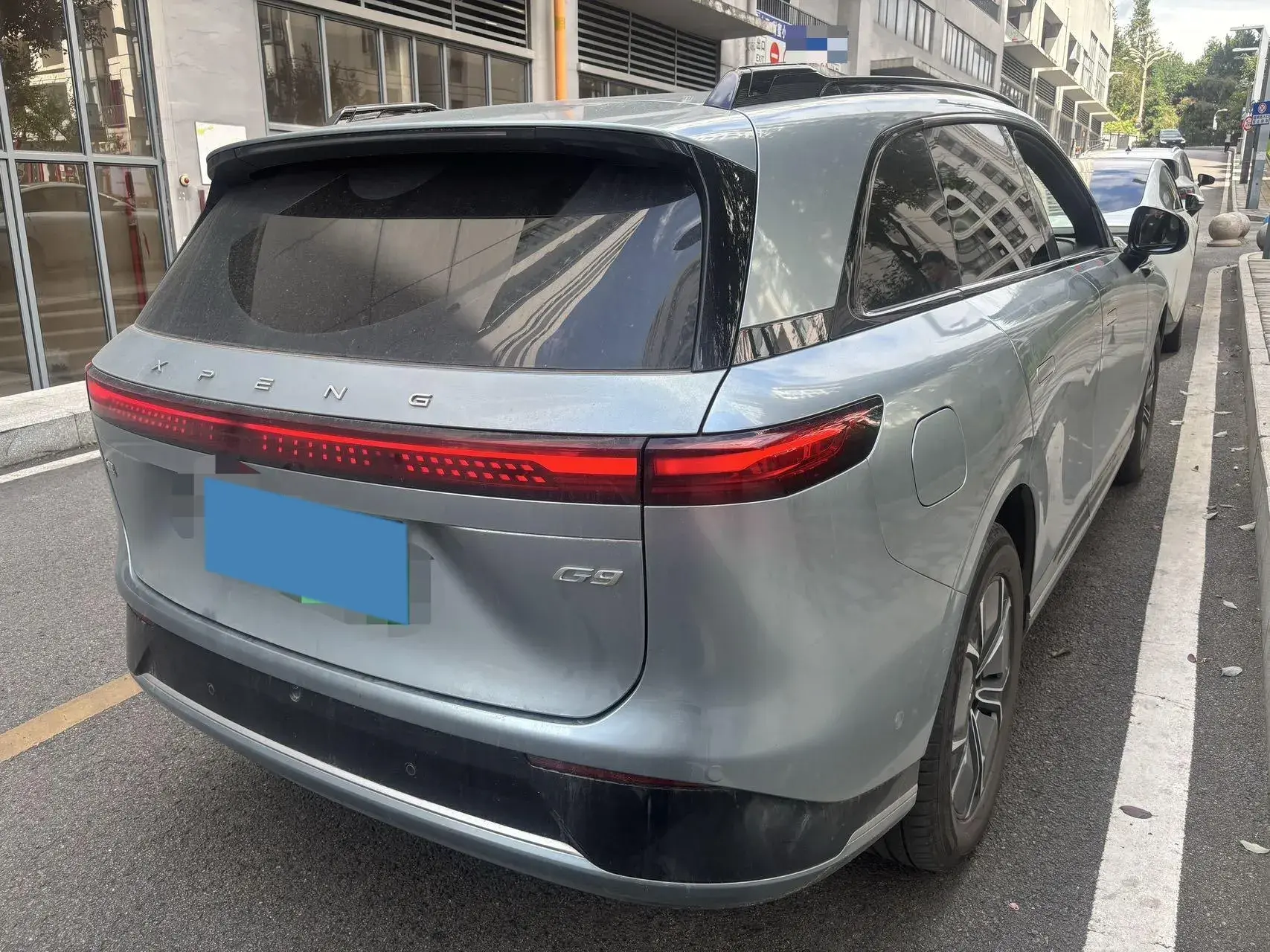 2024 XPENG G9 thumbnail 2