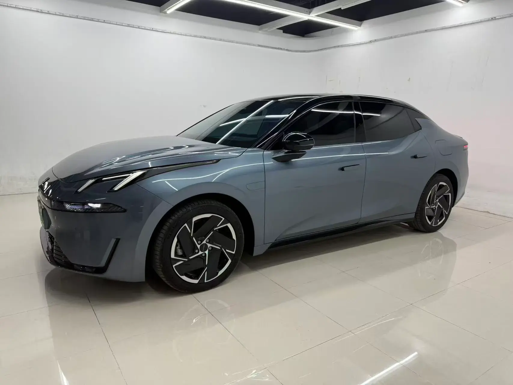 2024 LYNK&CO 07 view 1