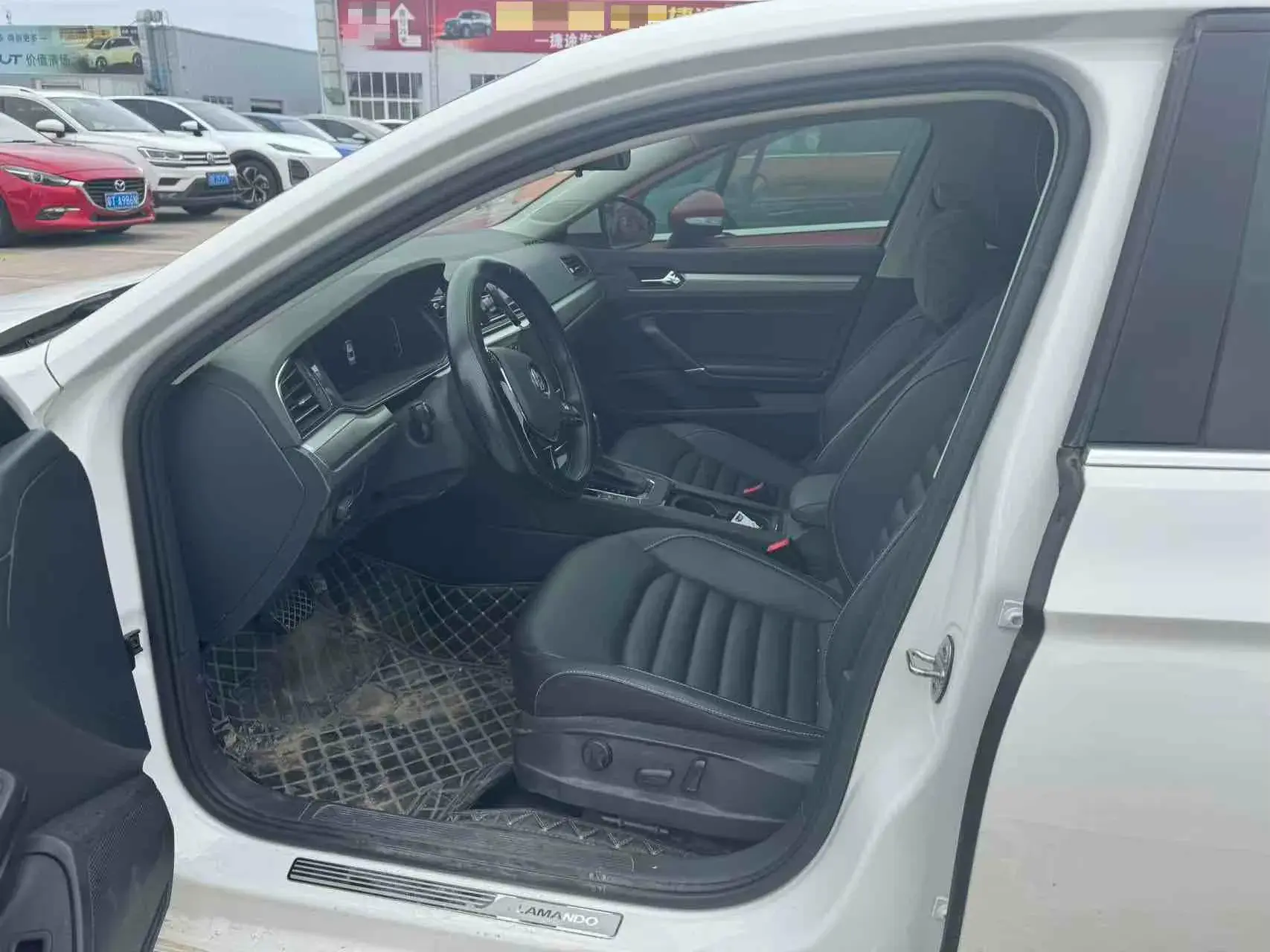 2021 VOLKSWAGEN LAMANDO thumbnail 3