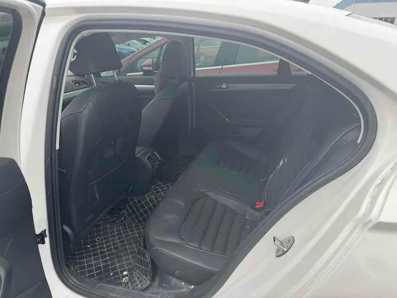 2021 VOLKSWAGEN LAMANDO thumbnail 4