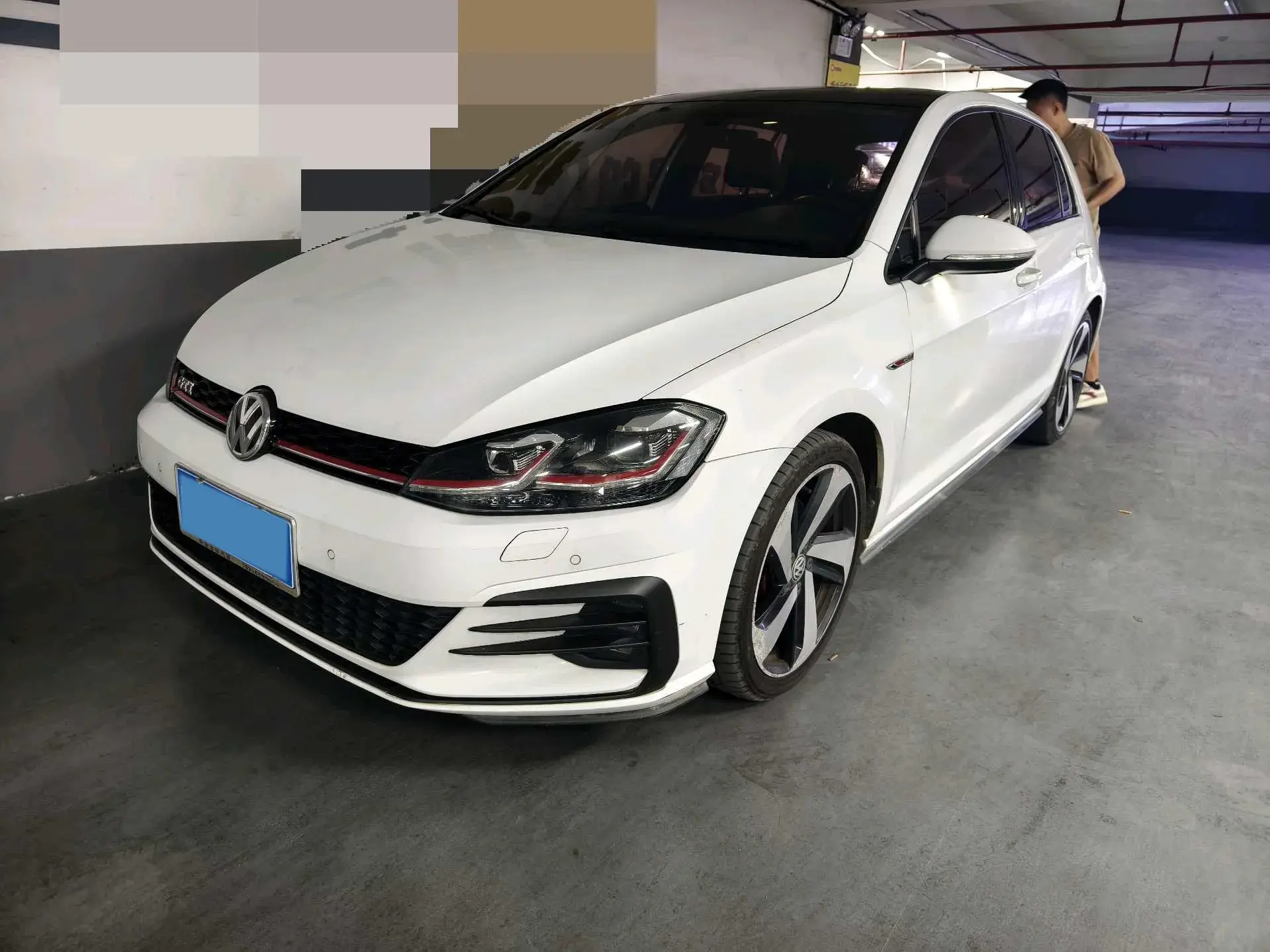 2018 VOLKSWAGEN GOLFGTI view 1