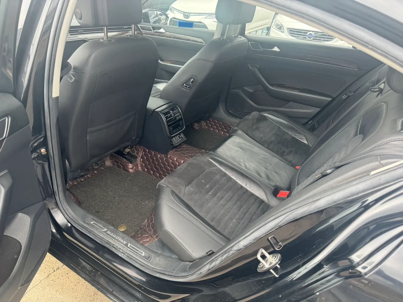 2018 VOLKSWAGEN MAGOTAN thumbnail 3