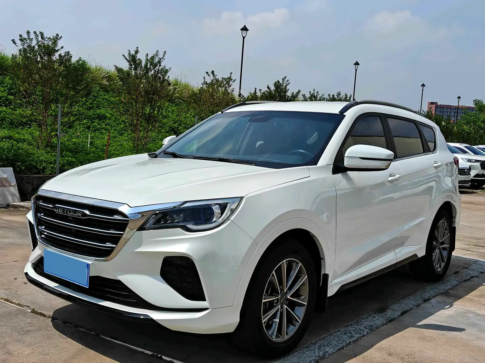 2020 JETOUR X70 view 1