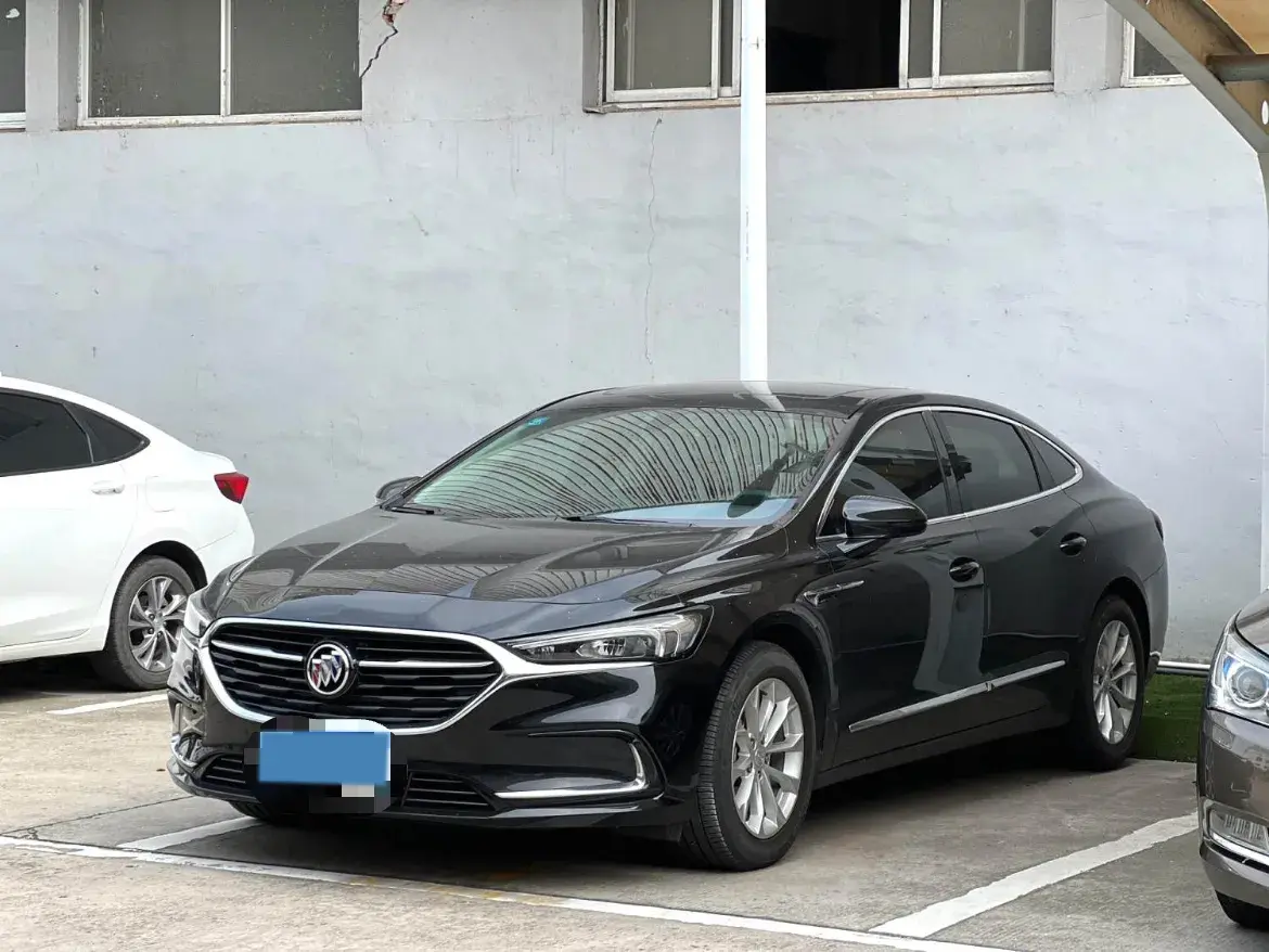 2022 BUICK LARCOSSE view 1