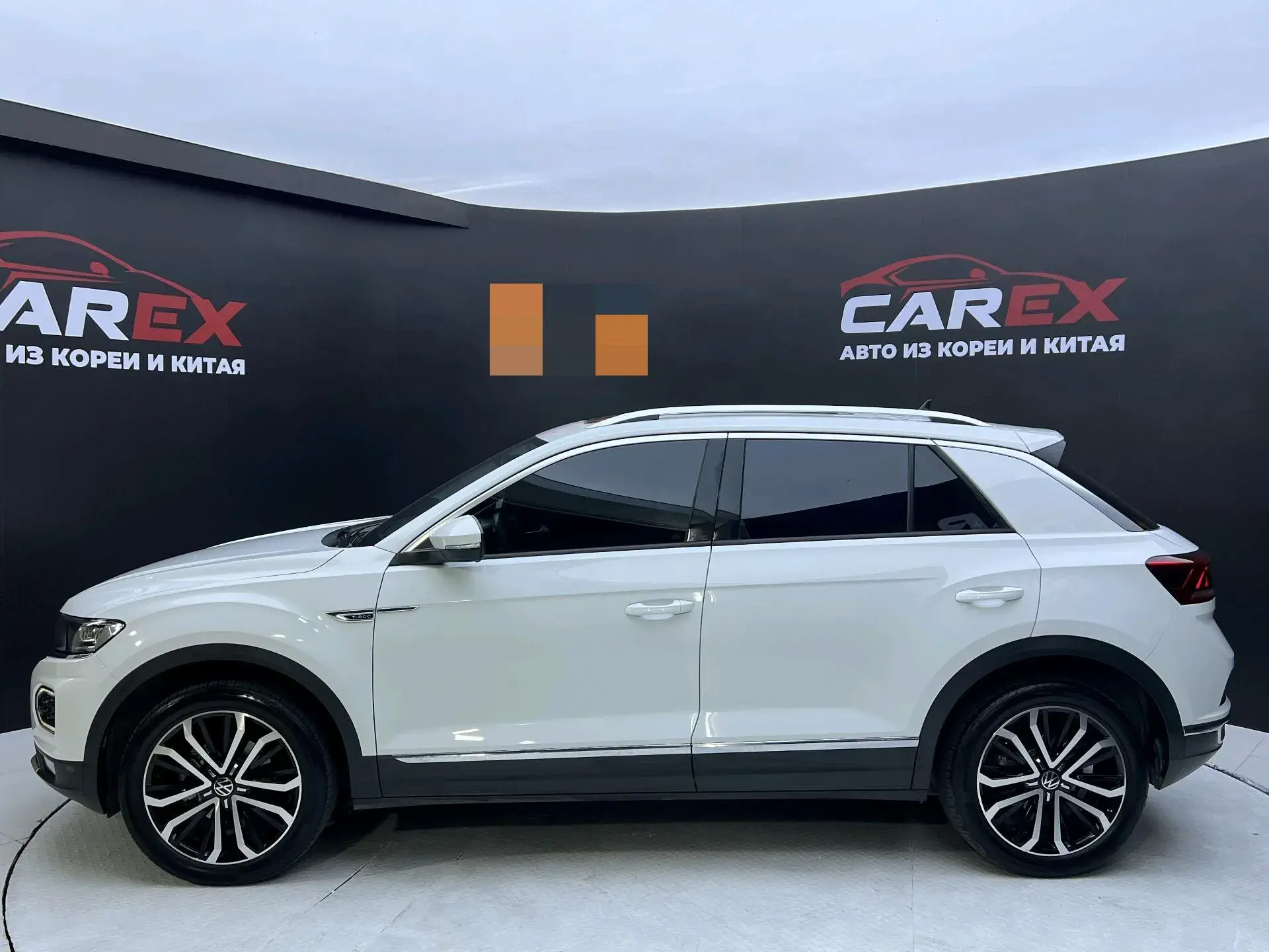 2021 VOLKSWAGEN T-ROC thumbnail 3