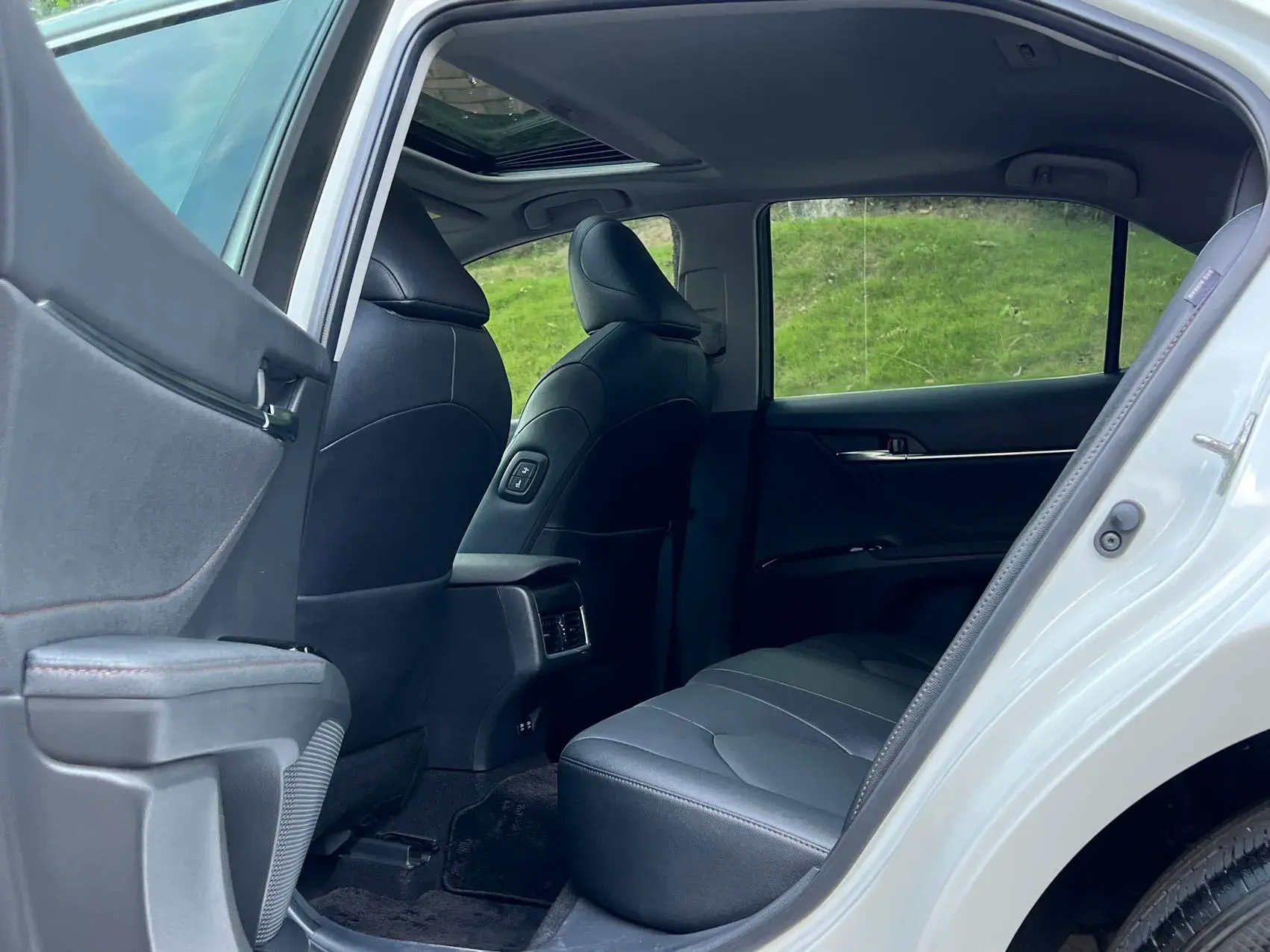 2021 TOYOTA CAMRY thumbnail 4