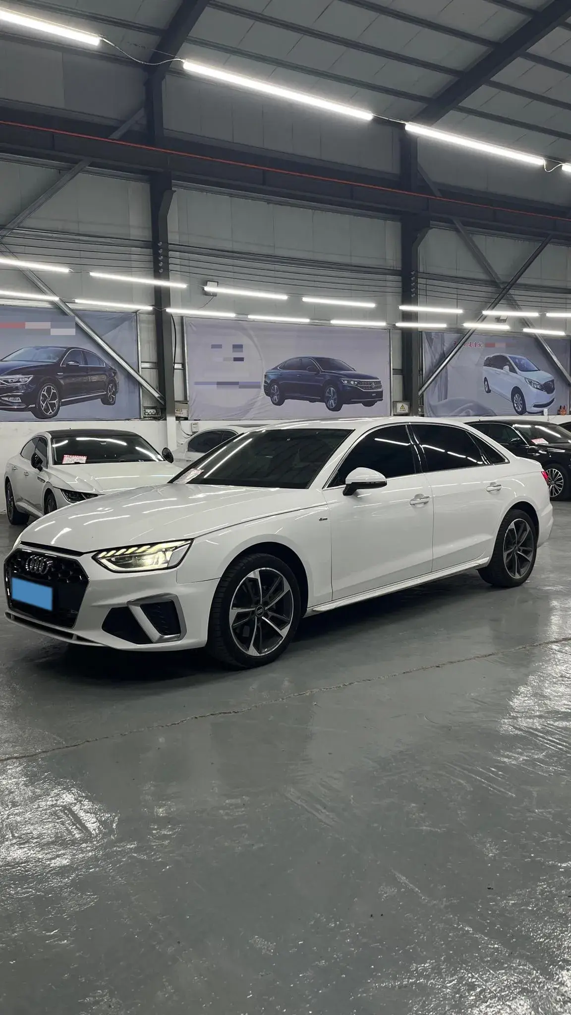 2023 AUDI A4L view 1