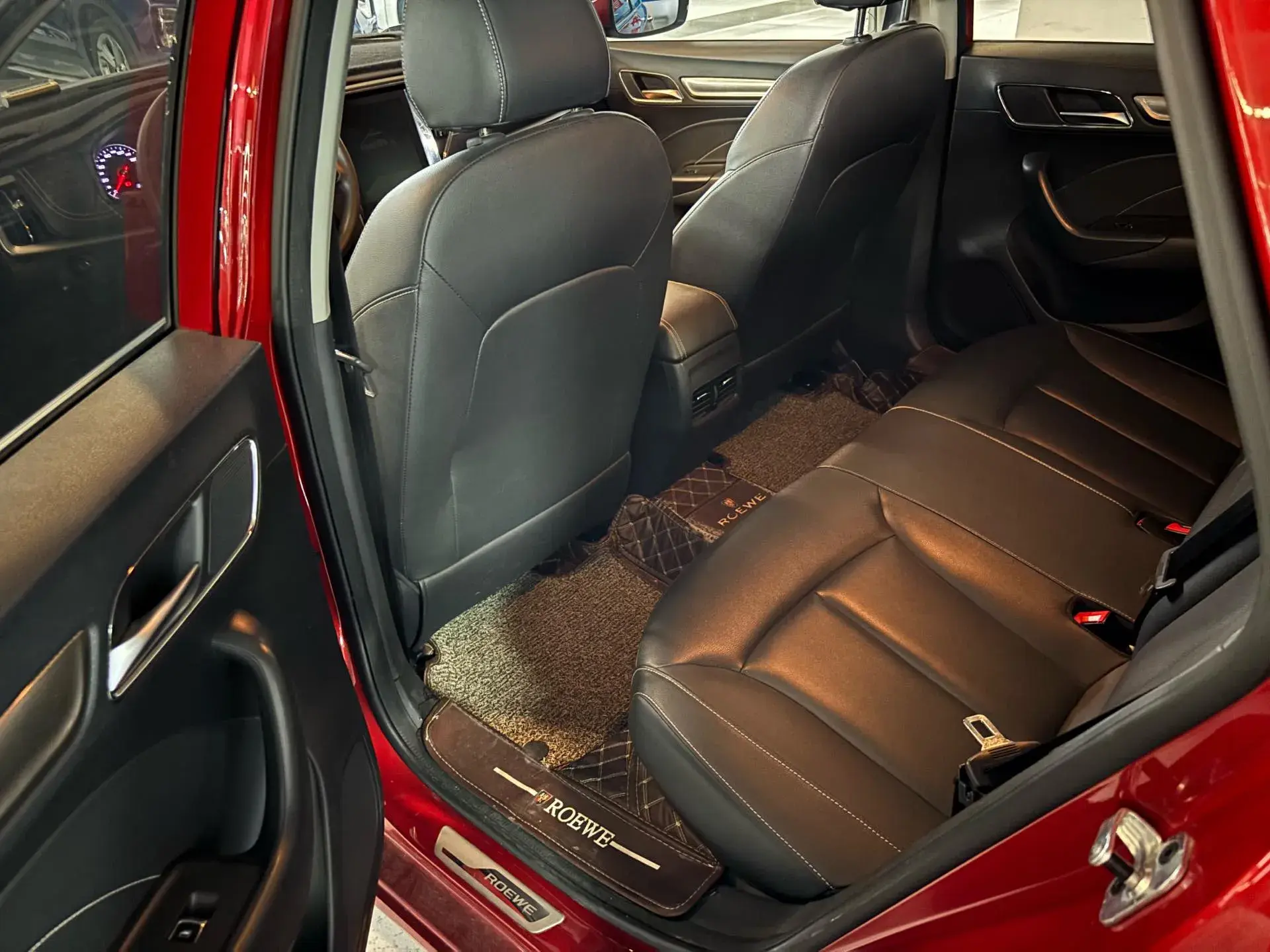 2020 ROEWE I6 thumbnail 2