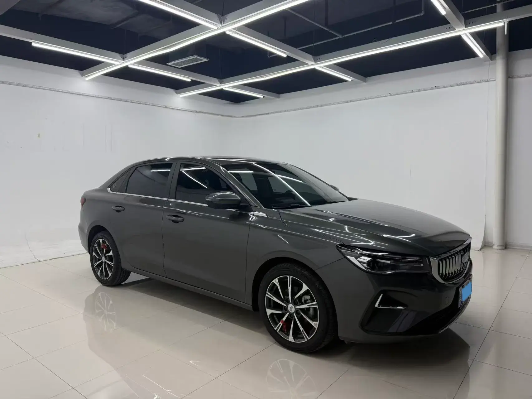 2025 GEELY EMGRAND thumbnail 3