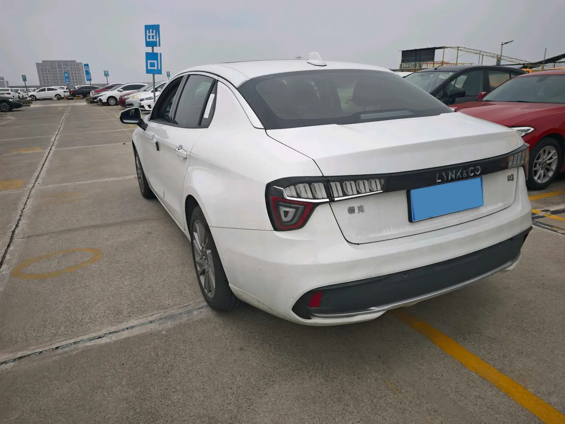 2018 LYNK&CO 03 thumbnail 4