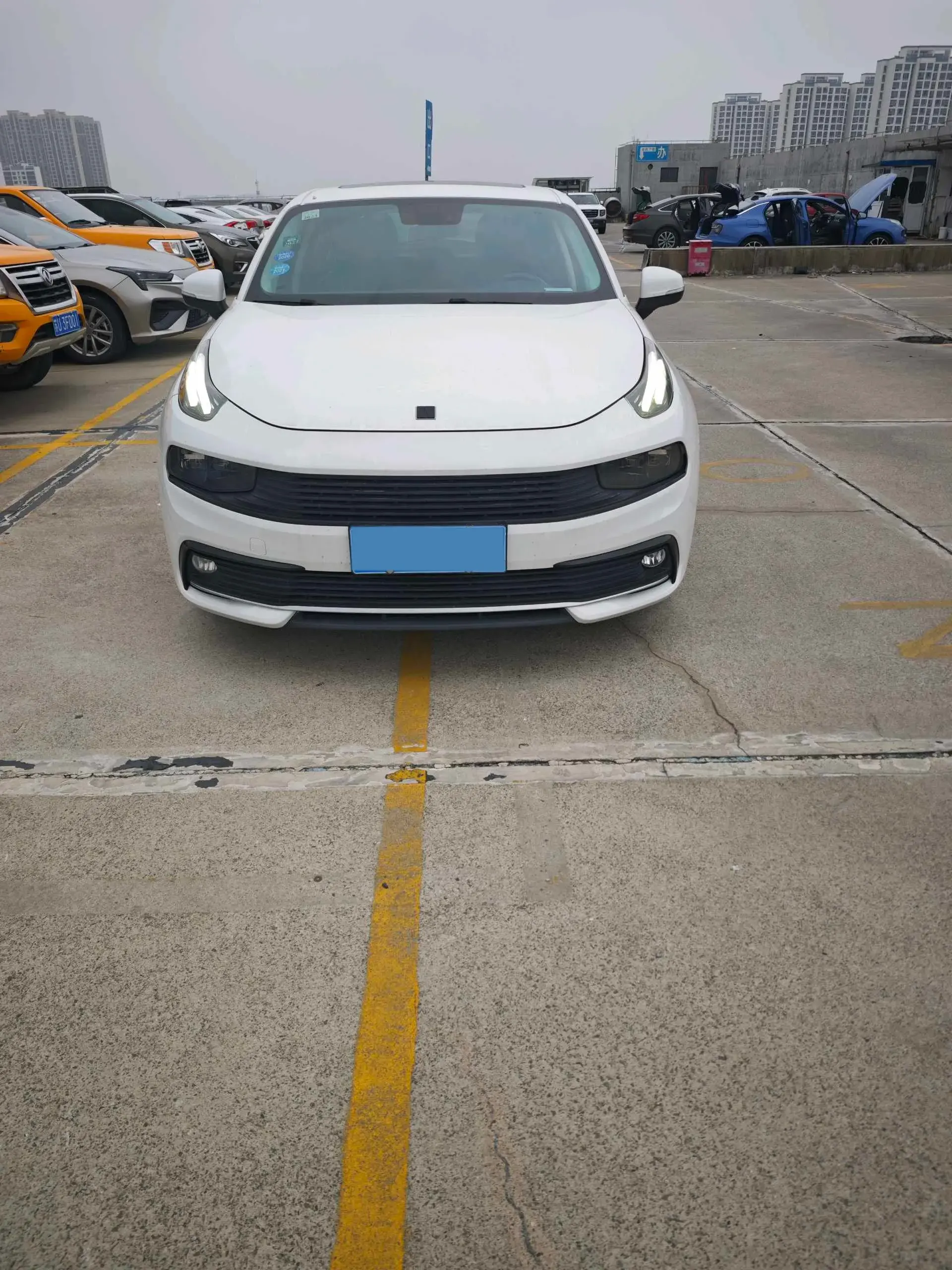 2018 LYNK&CO 03 thumbnail 2