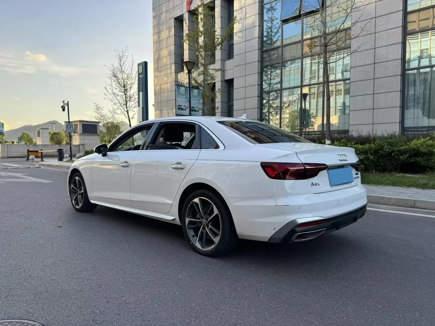 2020 AUDI A4L thumbnail 4