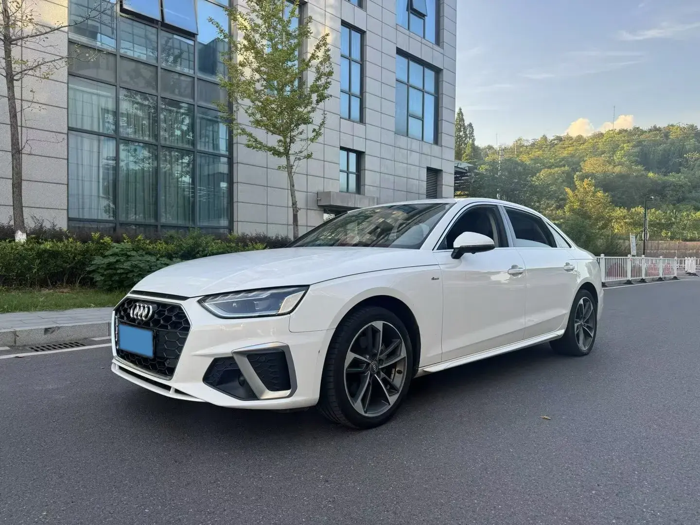 2020 AUDI A4L view 1