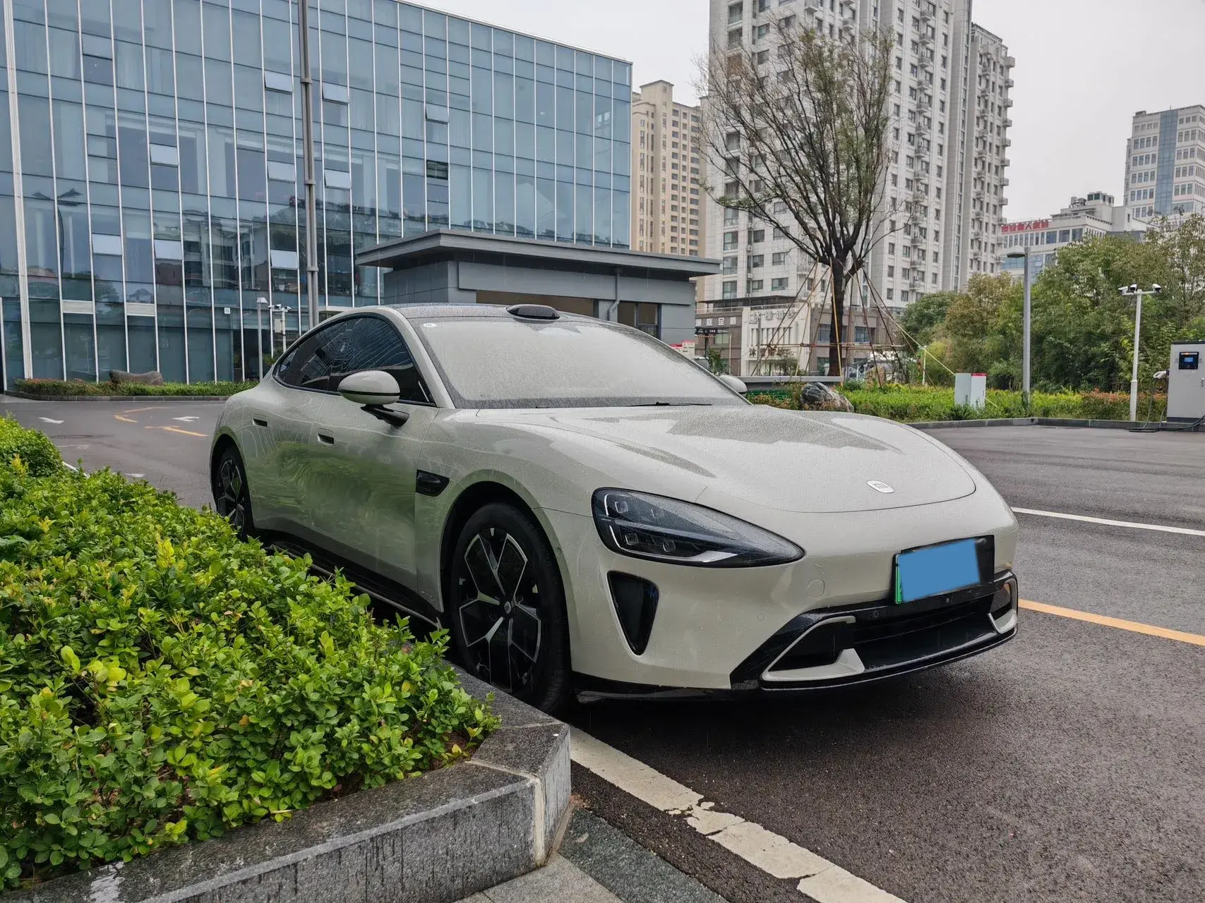 2024 MI SU7 thumbnail 3