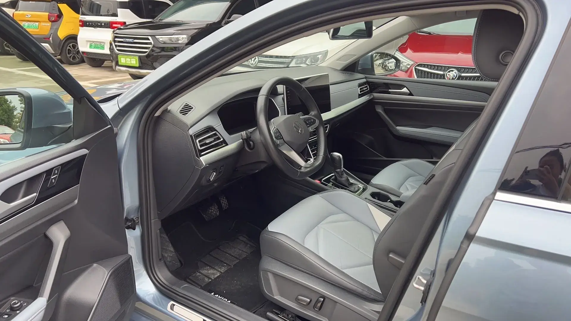 2023 VOLKSWAGEN LAVIDA thumbnail 3