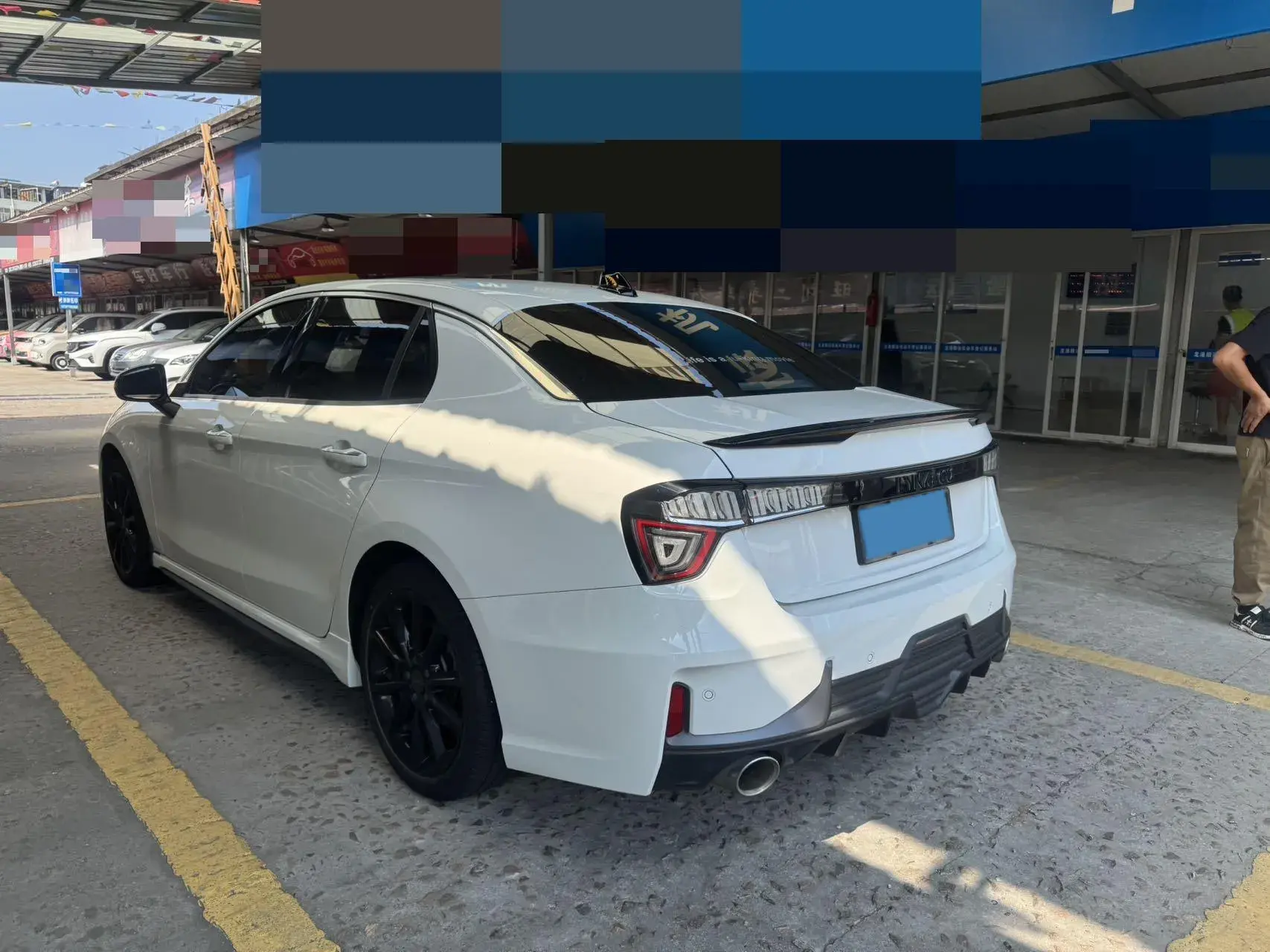 2019 LYNK&CO 03 thumbnail 4