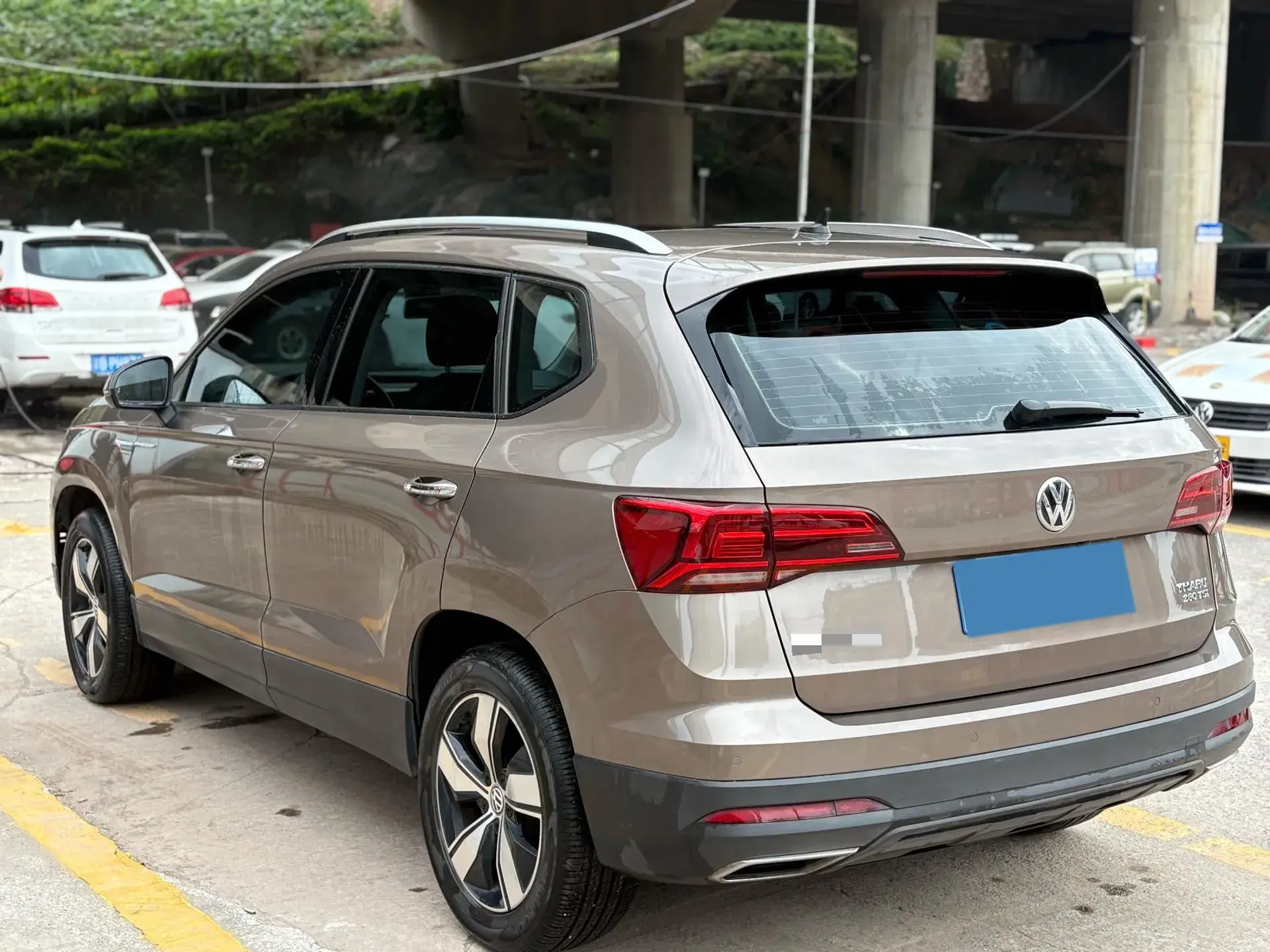 2021 VOLKSWAGEN THARU thumbnail 4