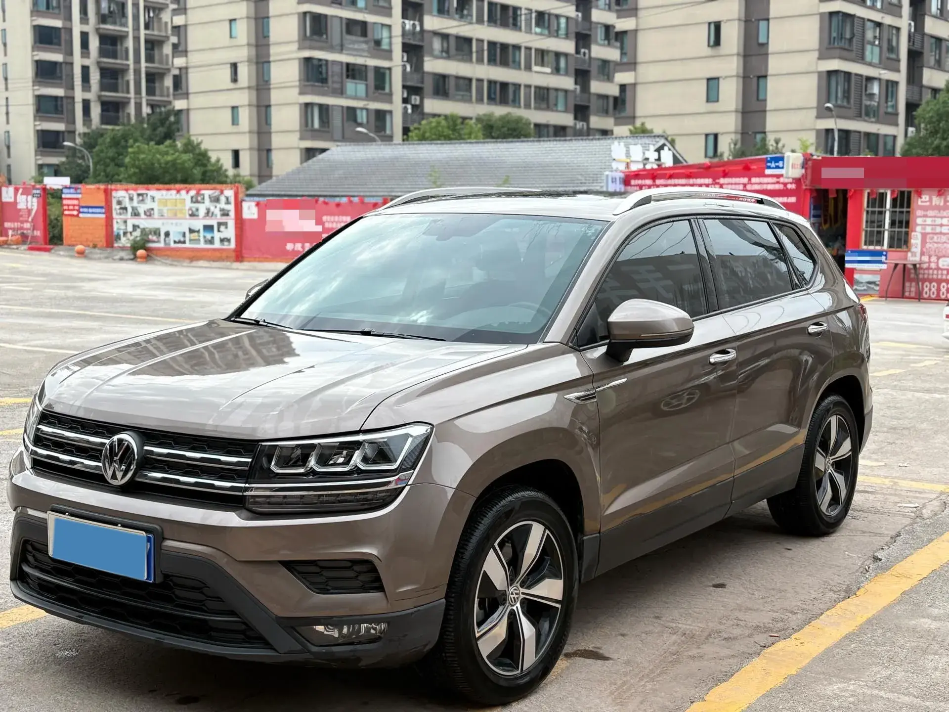 2021 VOLKSWAGEN THARU view 1