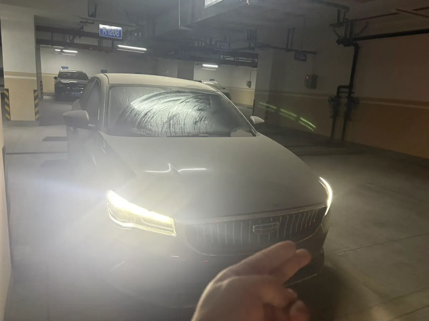 2022 GEELY EMGRAND thumbnail 2