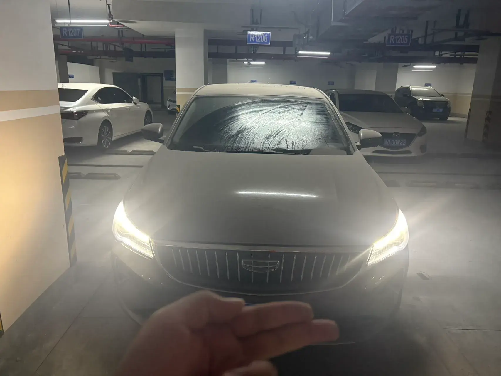 2022 GEELY EMGRAND thumbnail 3