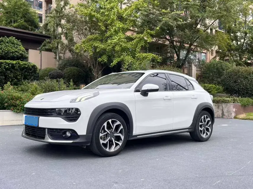 2020 LYNK&CO 02 view 1