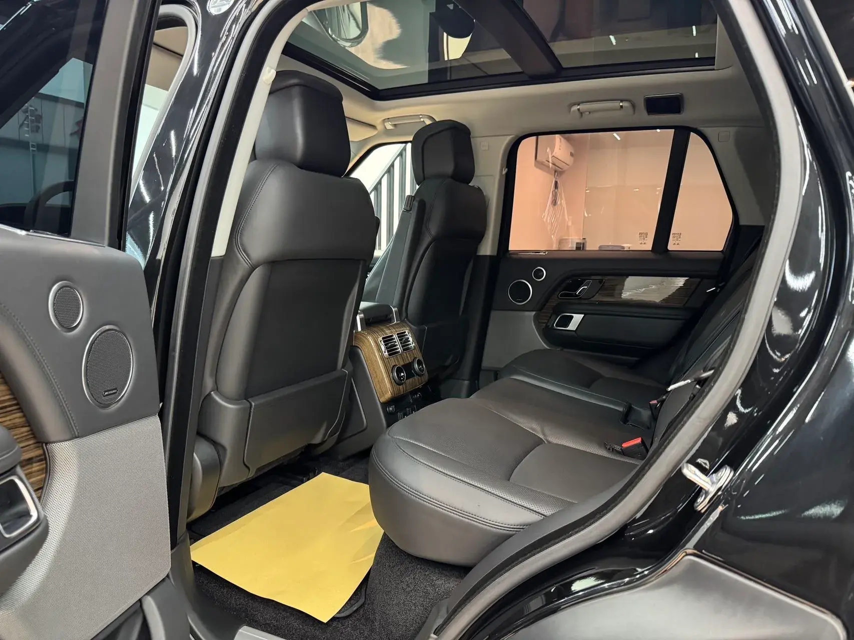 2018 LAND ROVER thumbnail 4