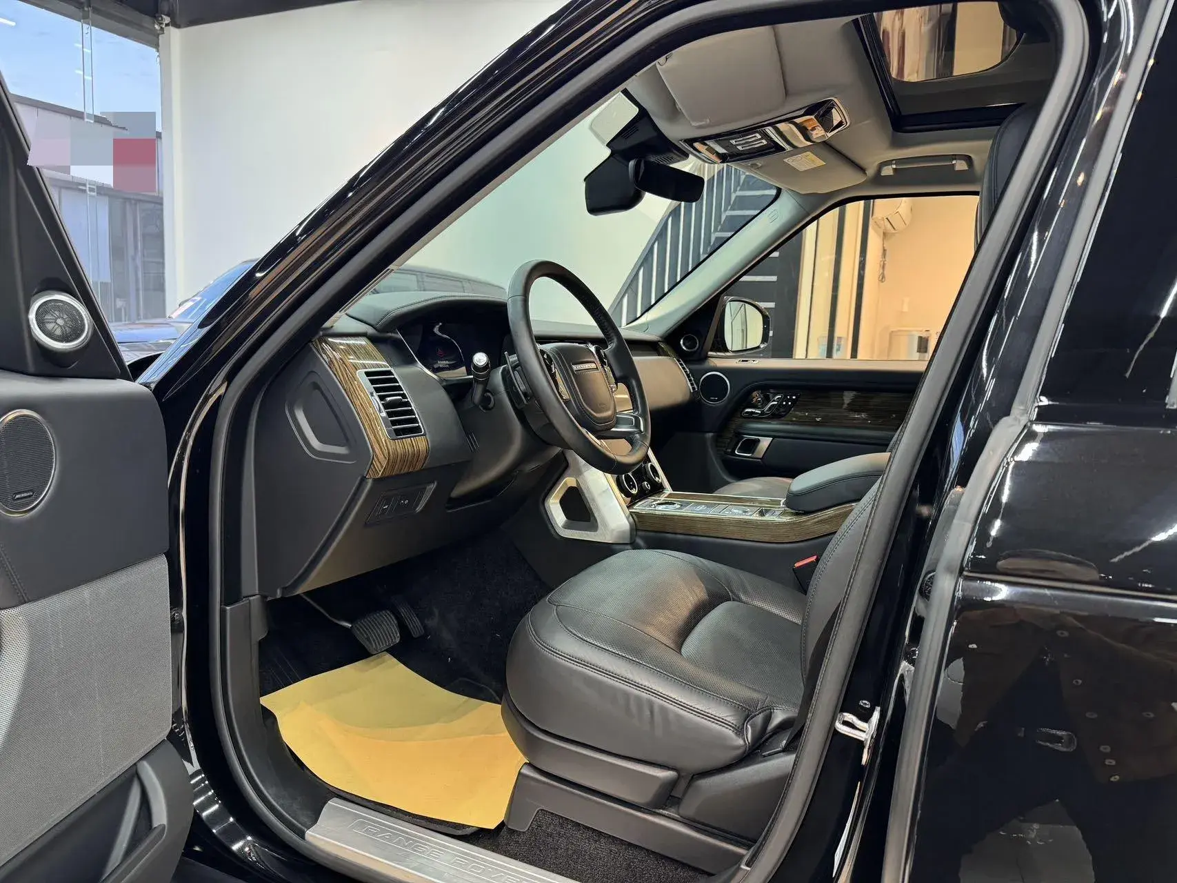 2018 LAND ROVER thumbnail 3